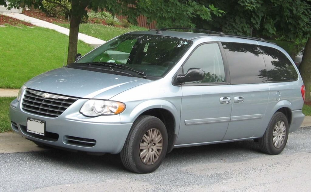 Chrysler Town & Country LX photo