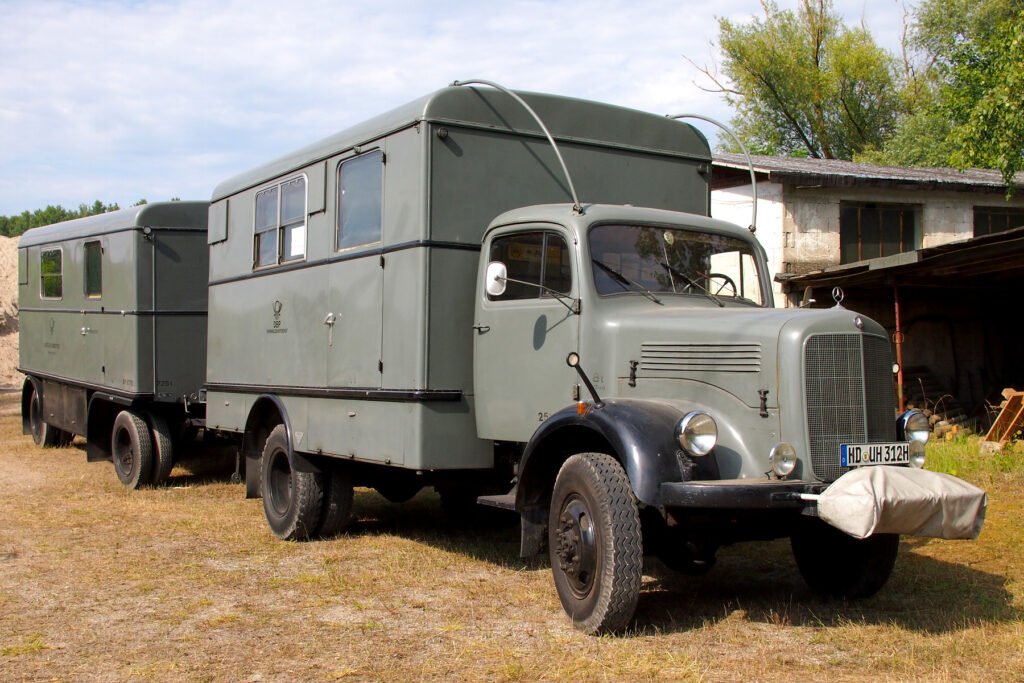 Mercedes-Benz 312 photo