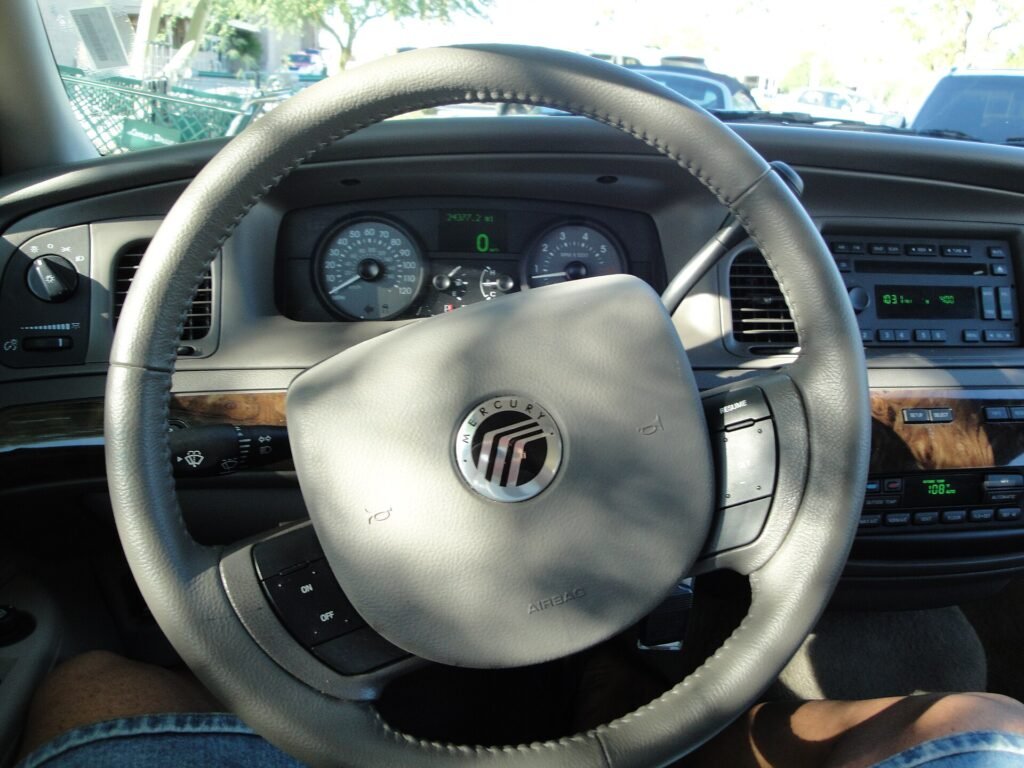 Mercury Grand Marquis LS photo
