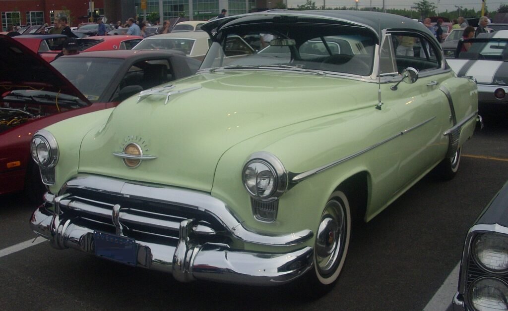 Oldsmobile 88 Holiday photo