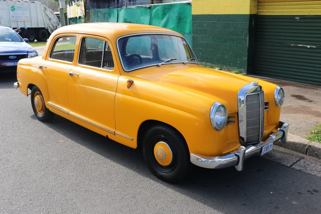 Mercedes-Benz 120 photo