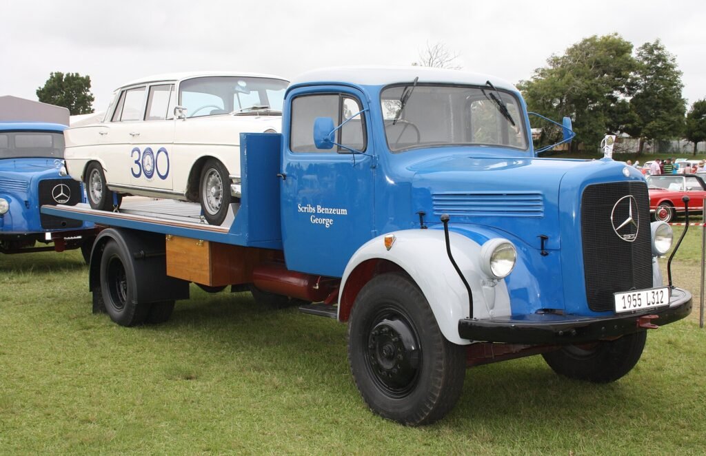 Mercedes-Benz 312 photo