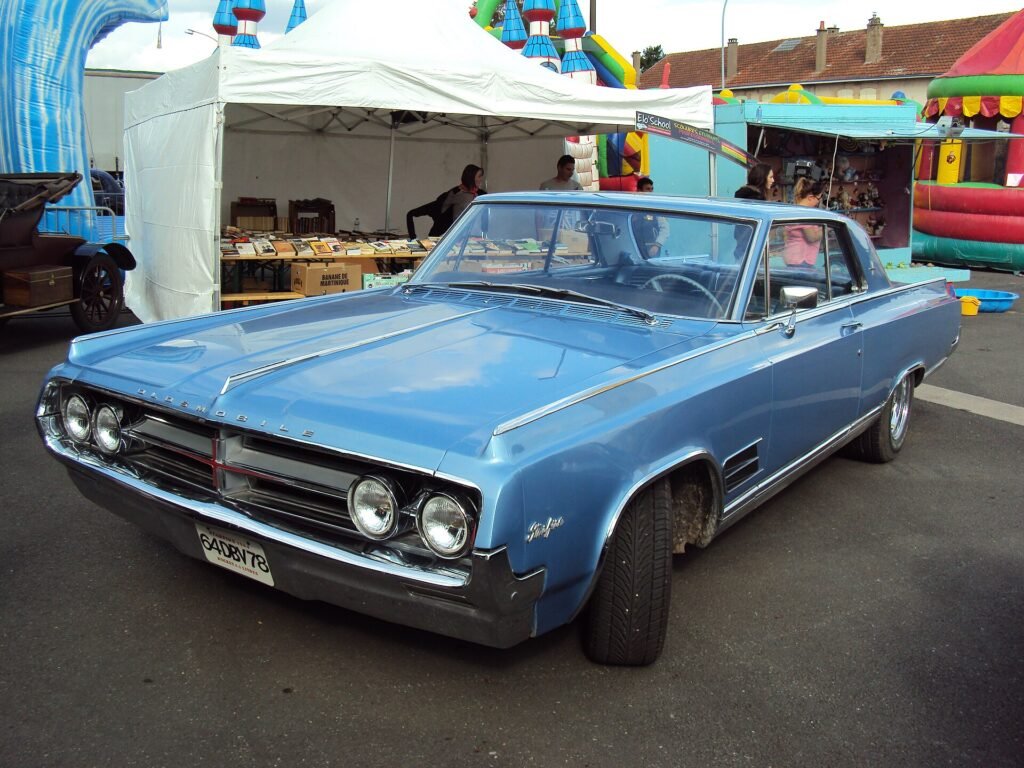 Oldsmobile Starfire photo