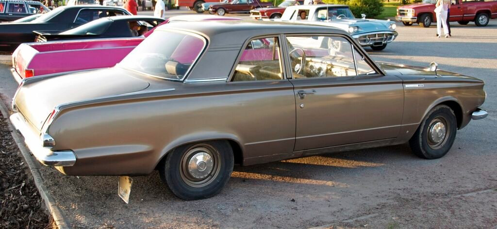 Plymouth Valiant 100 photo
