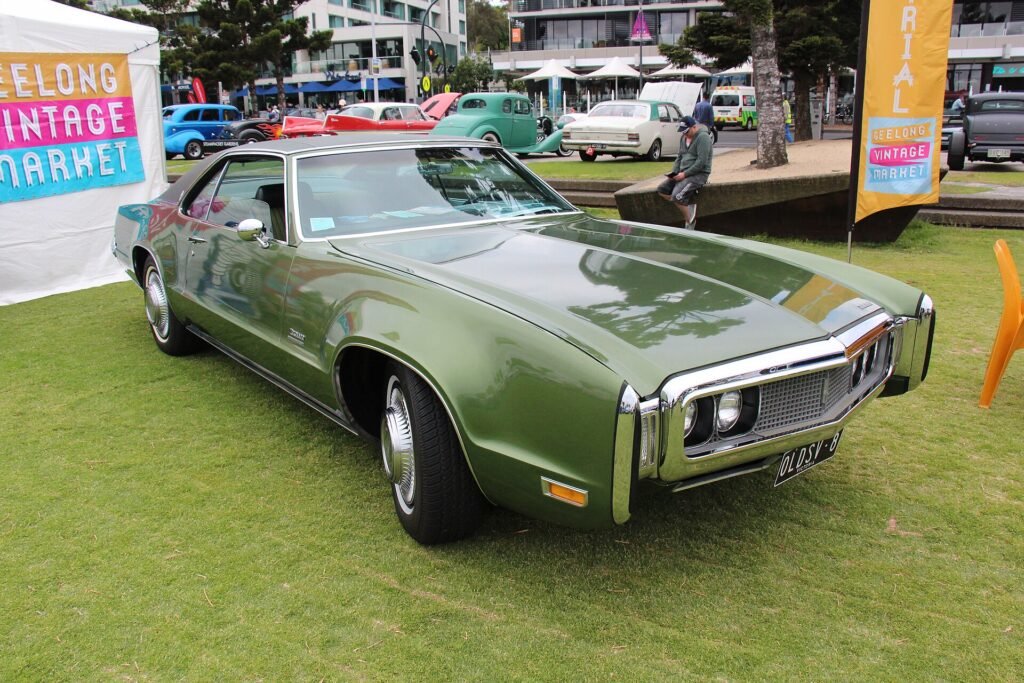 Oldsmobile Delta 98 photo