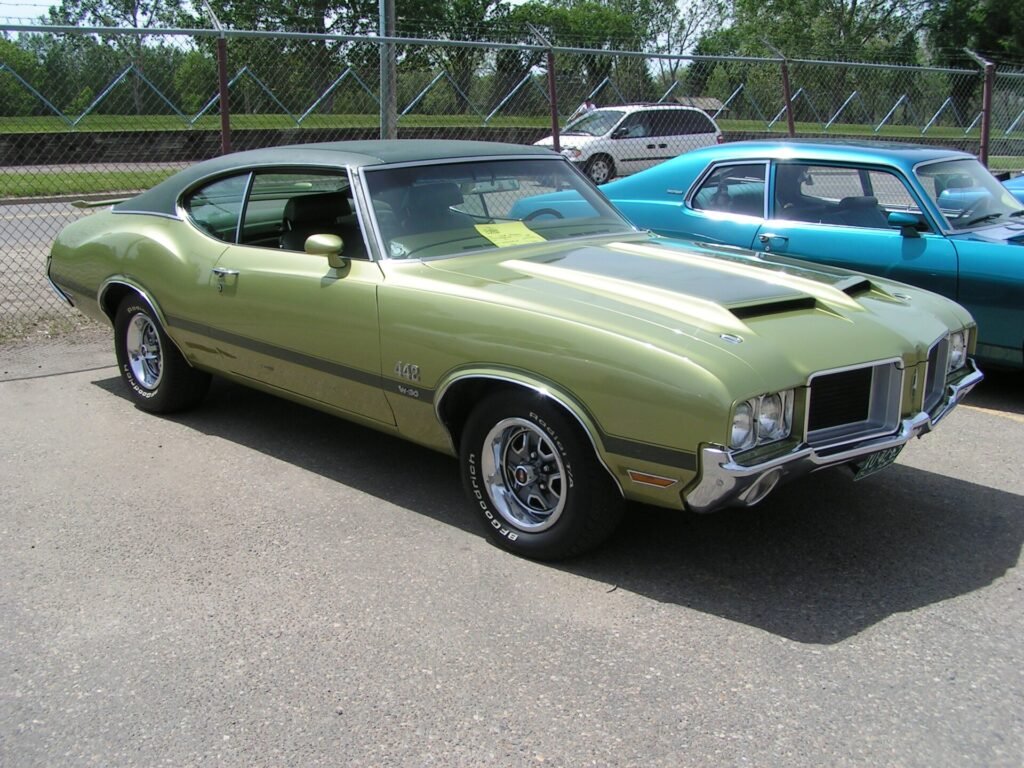 Oldsmobile F85 Cutlass photo