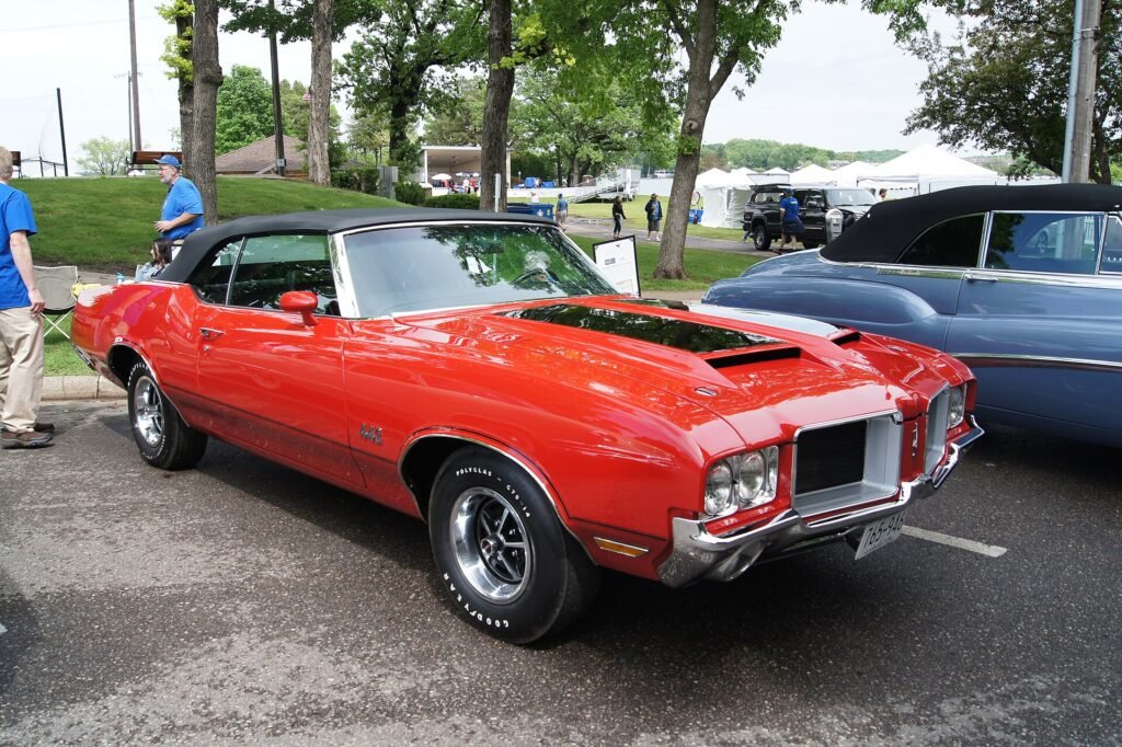 Oldsmobile Cutlass 4-4-2 photo