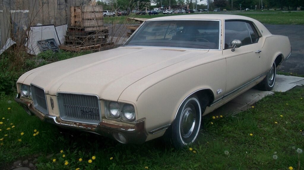Oldsmobile Cutlass Supreme photo