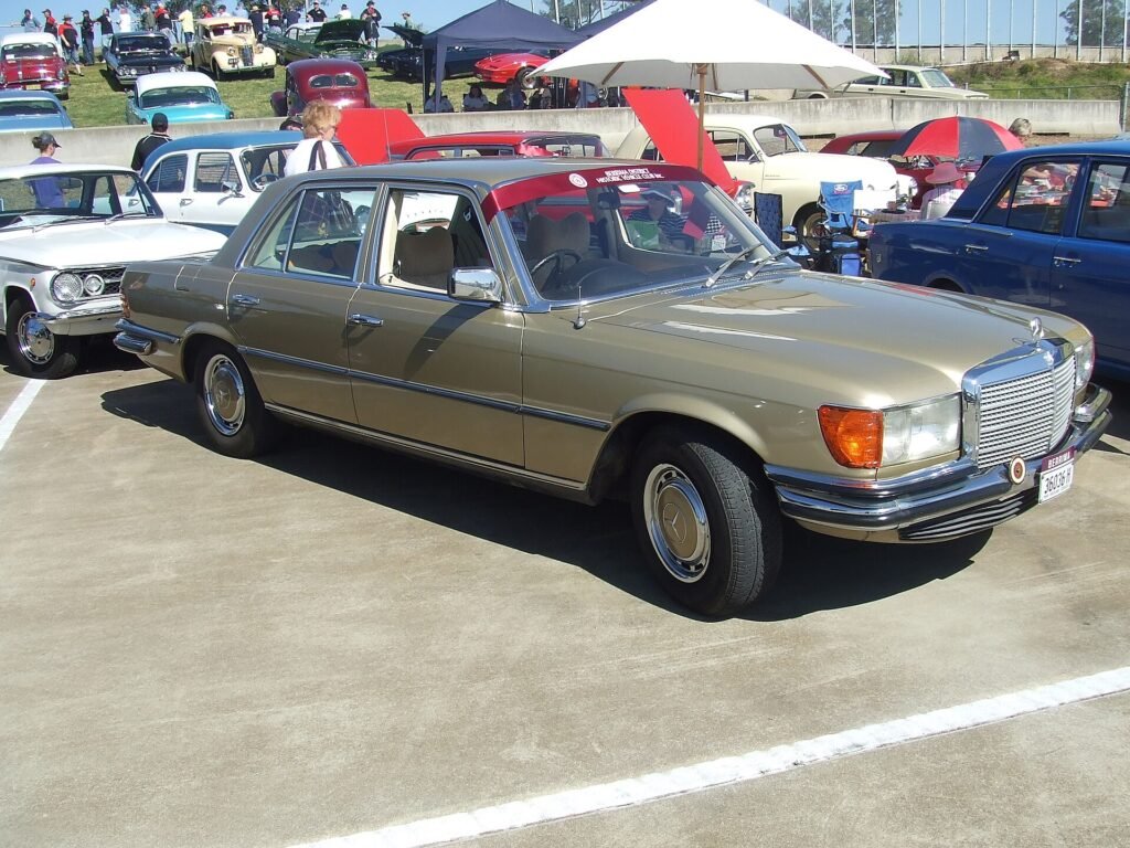 Mercedes-Benz 116 photo