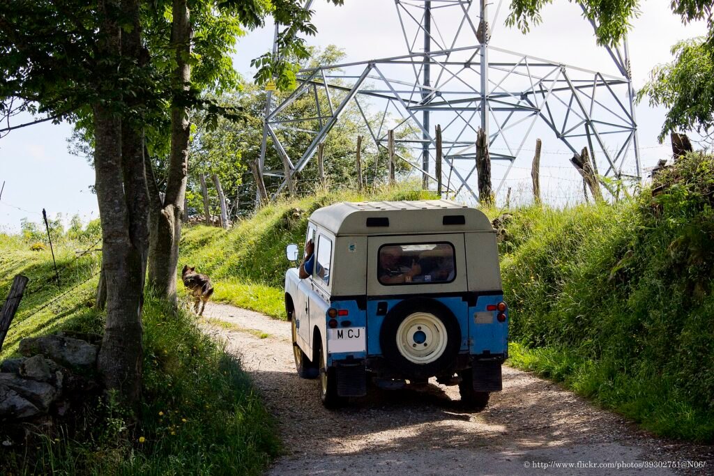 Land Rover Santana 88 photo
