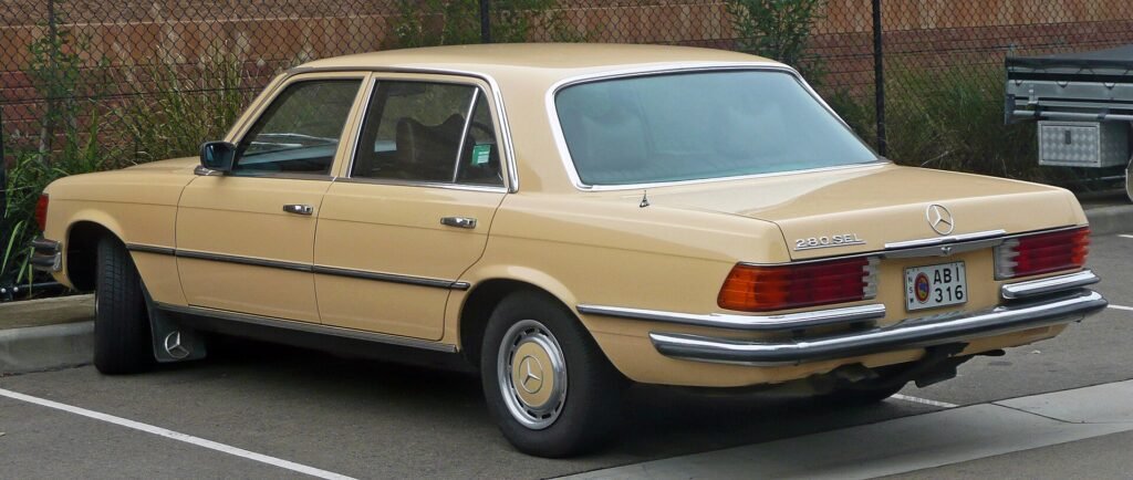 Mercedes-Benz 116 photo
