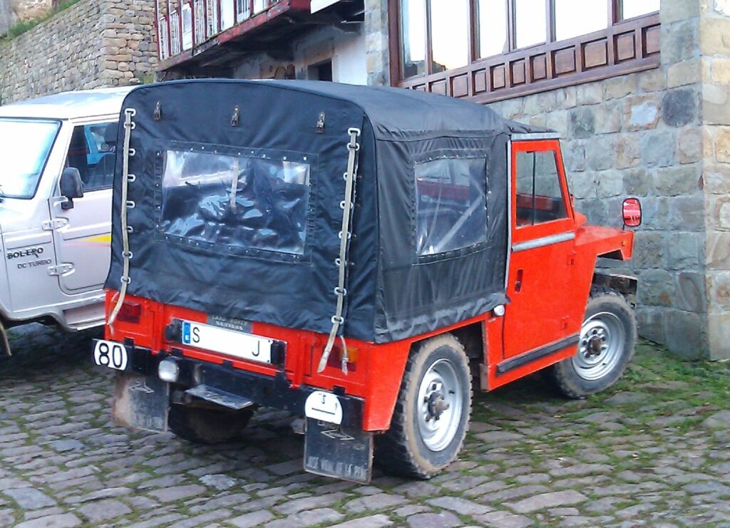 Land Rover Santana 88 photo