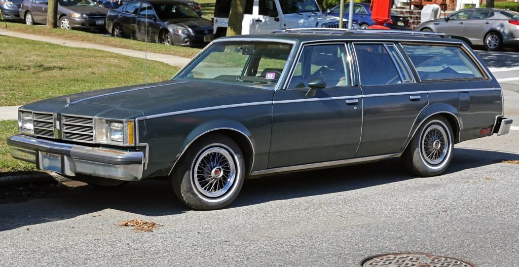 Oldsmobile Cutlass Cruiser photo
