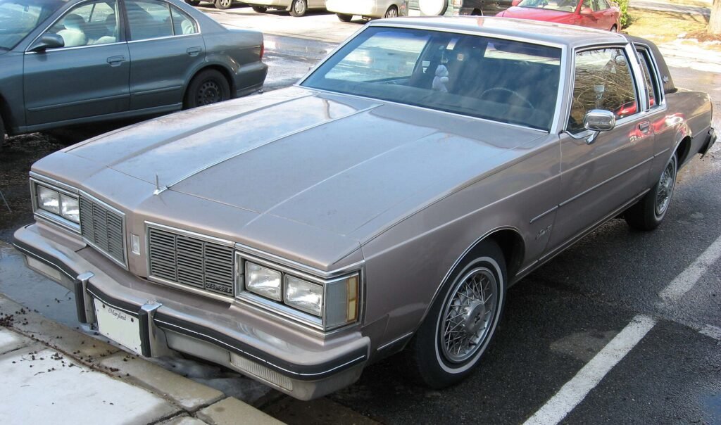 Oldsmobile Delta 88 photo