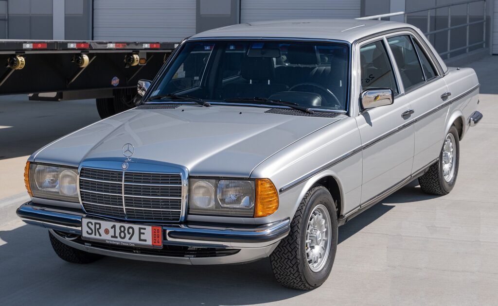 Mercedes-Benz 123 T photo
