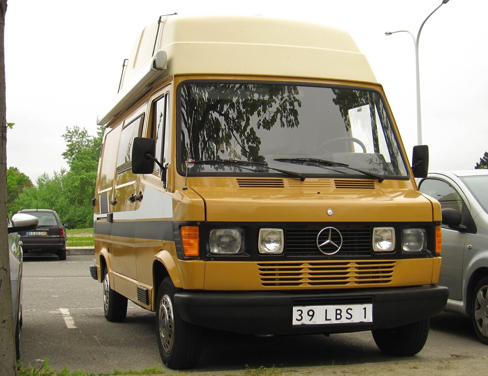 Mercedes-Benz 209 D