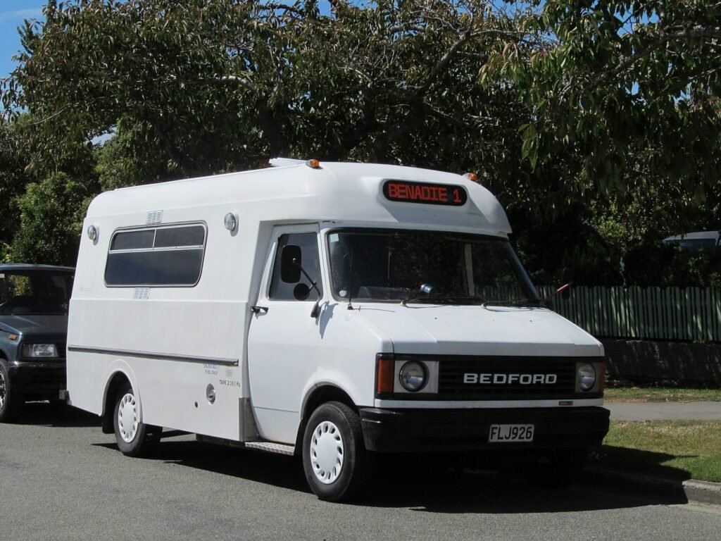 Bedford CF250 photo