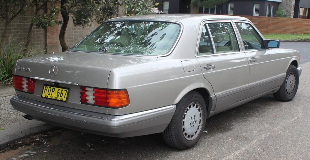 Mercedes-Benz 560 photo