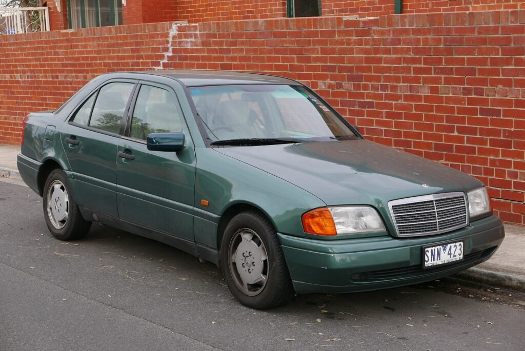Mercedes-Benz 202 photo