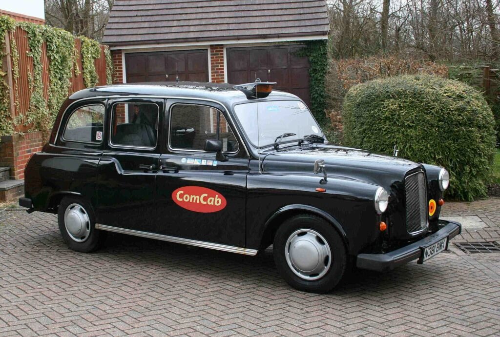 Carbodies Fairway photo