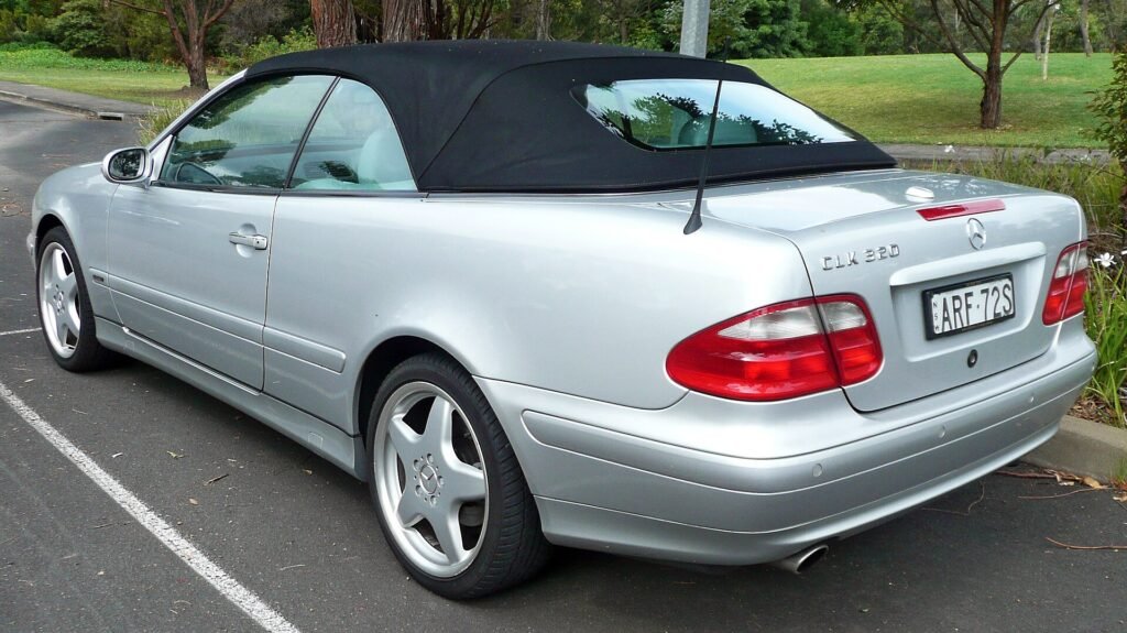 Mercedes-Benz 208 photo