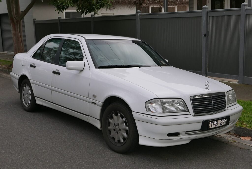 Mercedes-Benz 202 photo