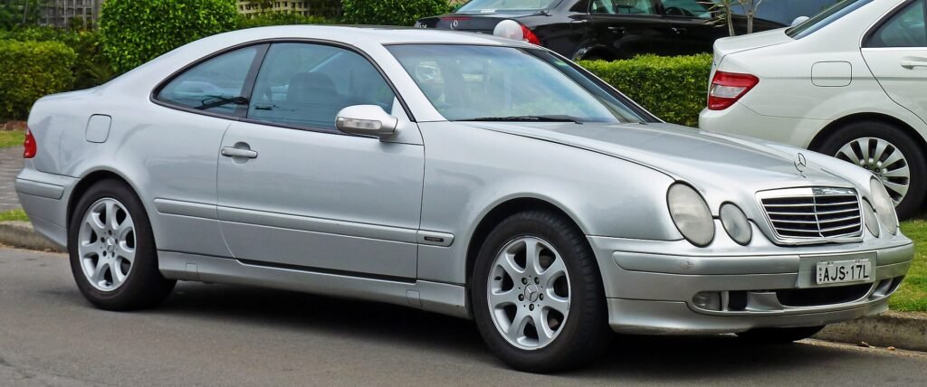 Mercedes-Benz 208 photo