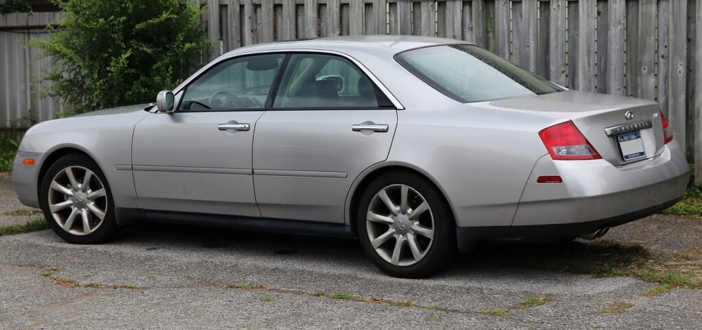 Infiniti M56 photo