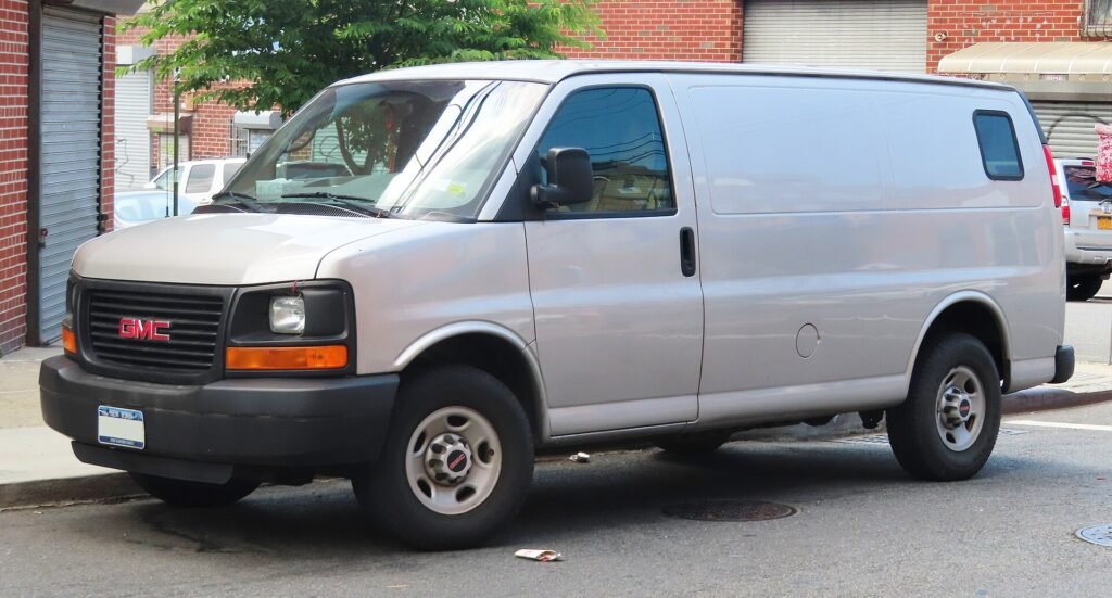 GMC Savana photo