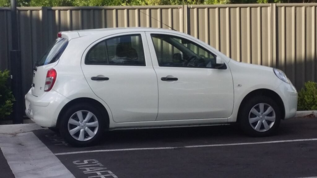 Nissan March photo