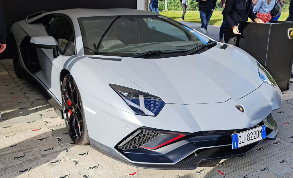 Lamborghini Aventador Ultimae photo