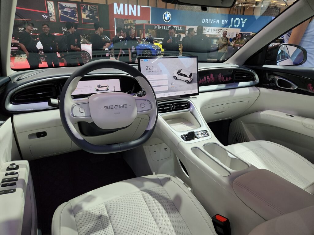 Geely E2 photo