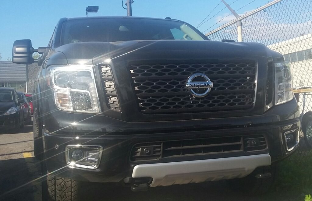 Nissan Titan photo