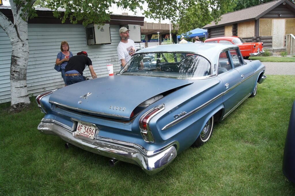 Dodge Custom 880 photo