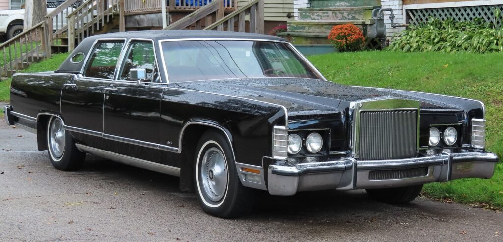 Lincoln Continental Town Car photo