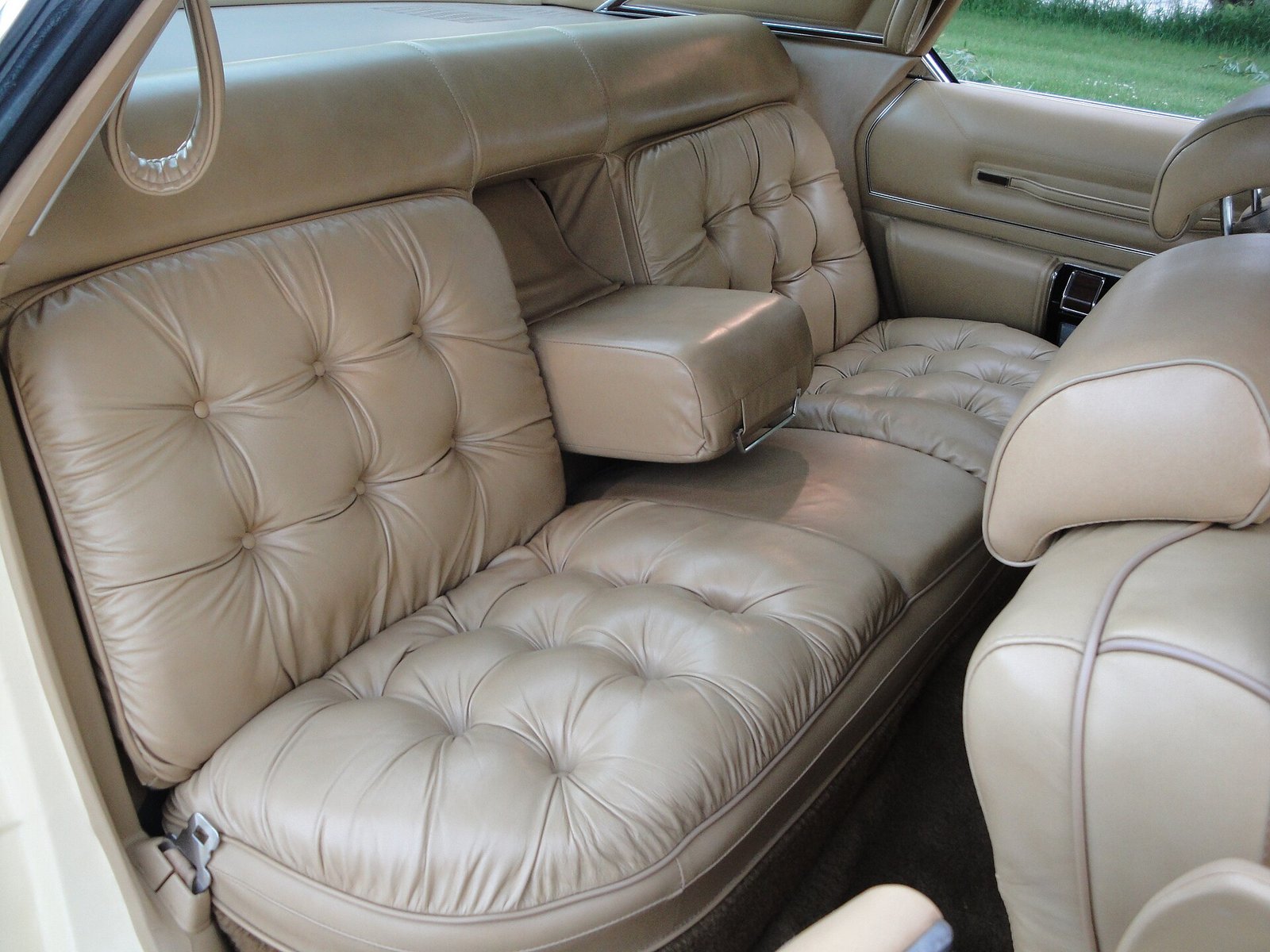 Chrysler New Yorker Brougham