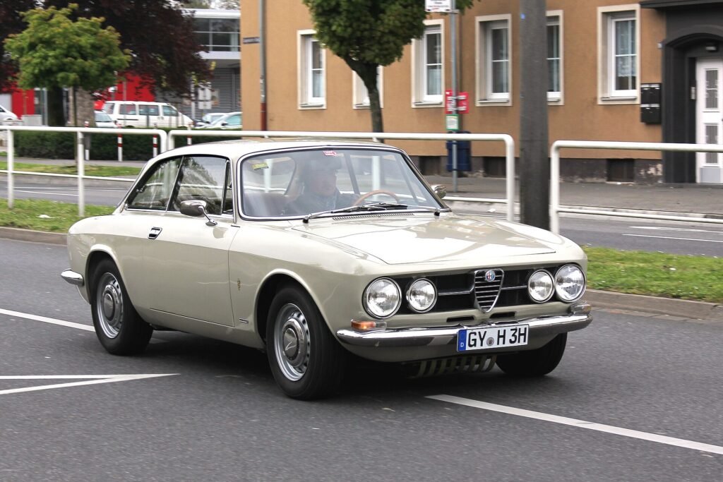 Alfa Romeo 2000 GTV photo