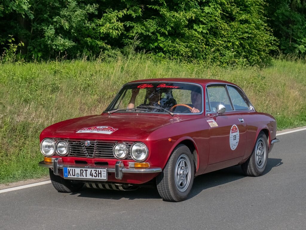 Alfa Romeo 2000 photo