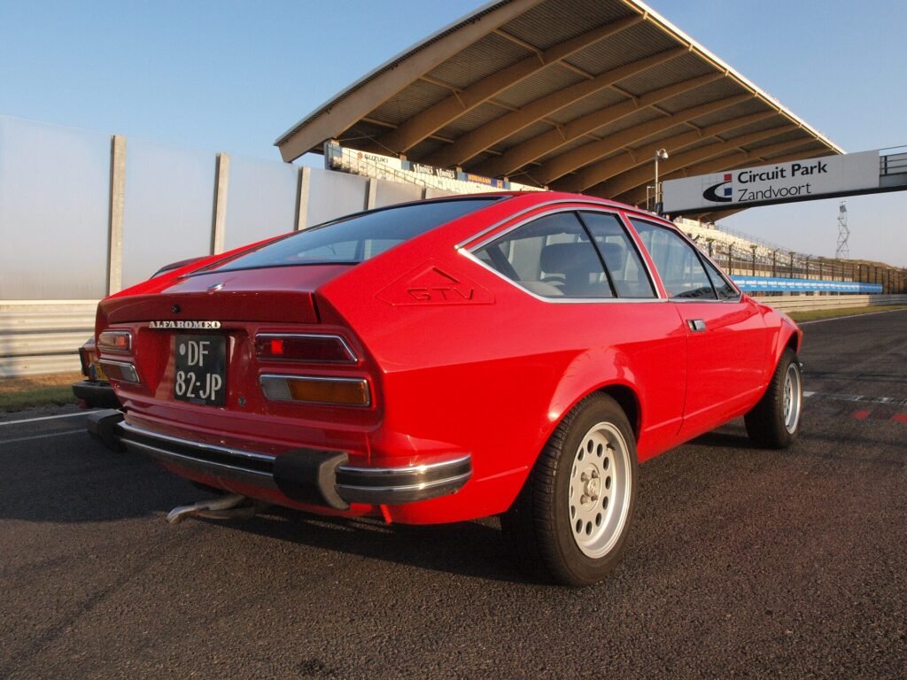 Alfa Romeo Alfetta GTV 2000 photo
