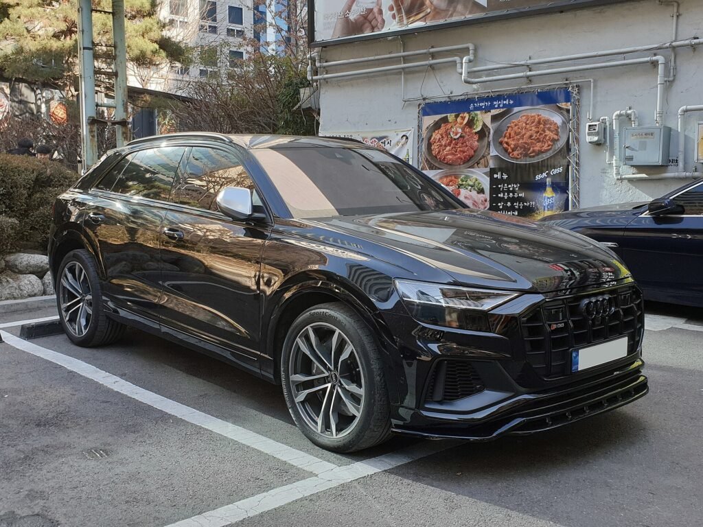 Audi SQ8 photo