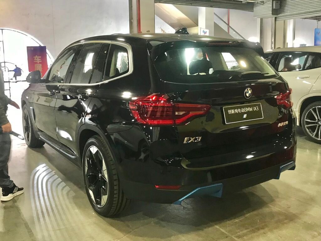 BMW iX3 photo