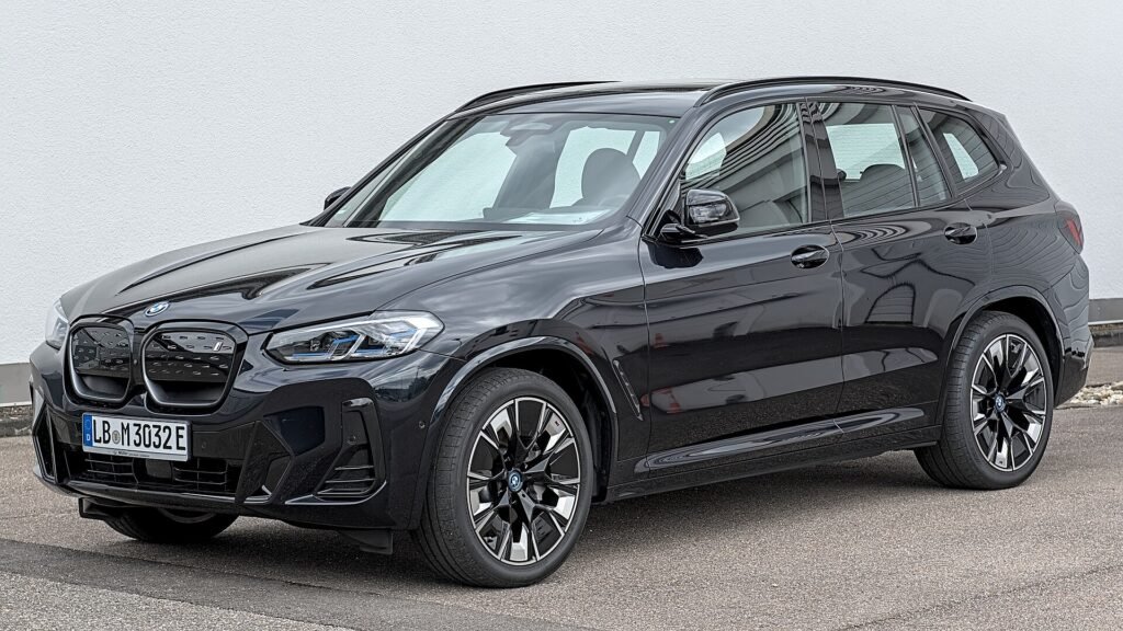 BMW iX3 photo