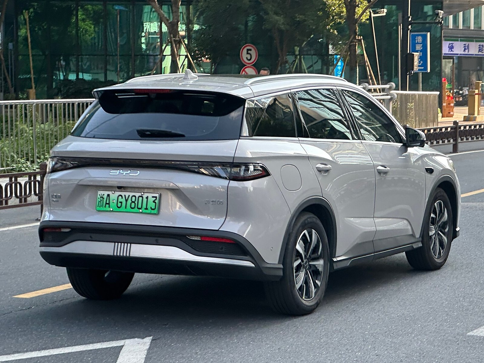 BYD Sealion 5