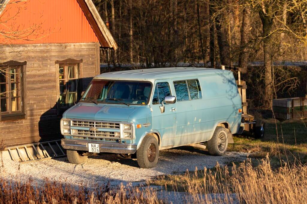 Chevrolet Van photo