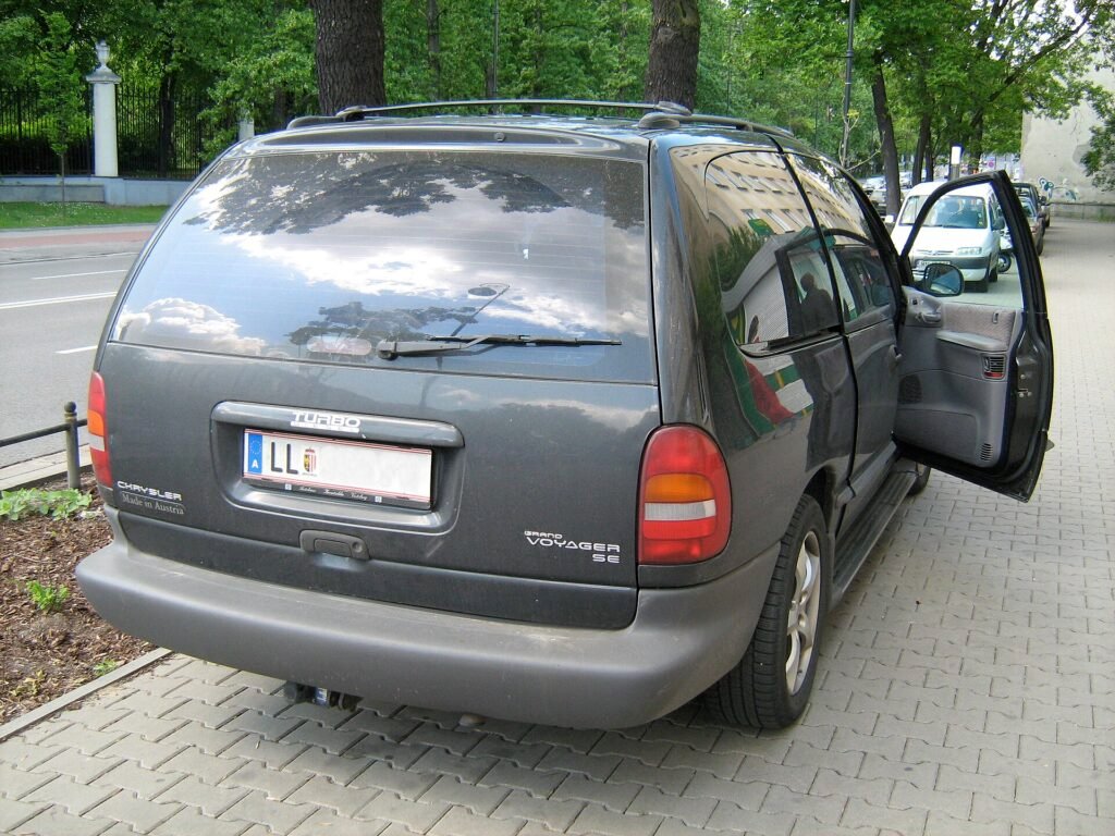 Chrysler Voyager photo