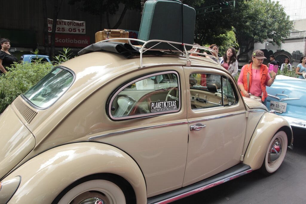Volkswagen 221 photo