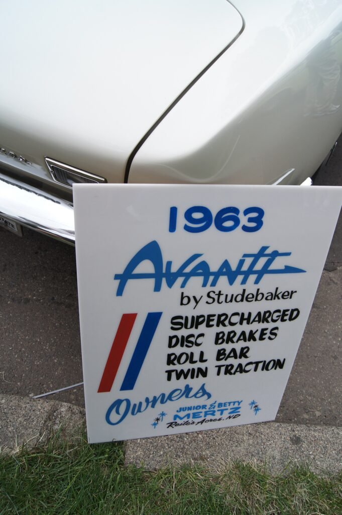 Studebaker Avanti photo