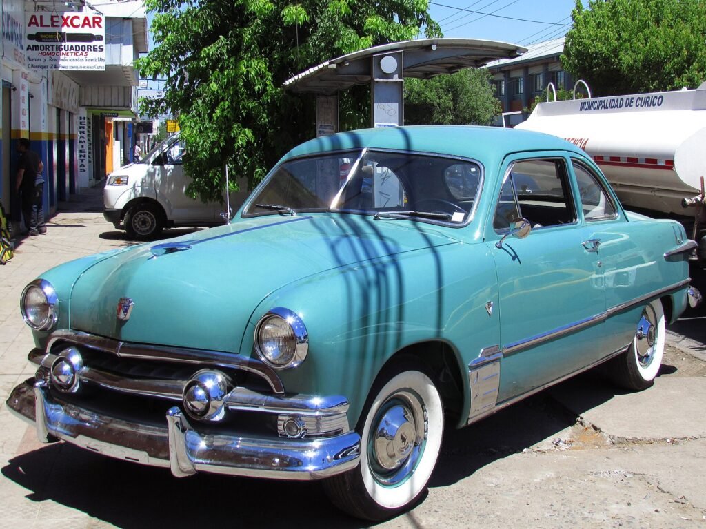 Ford Deluxe V8 photo
