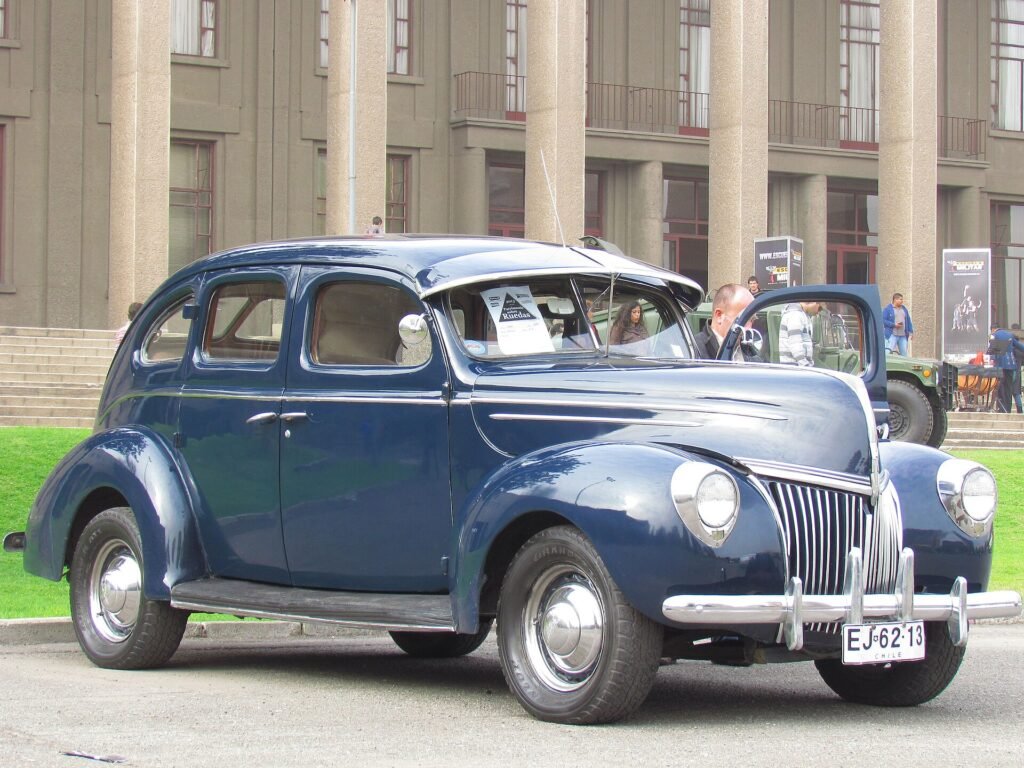 Ford Deluxe V8 photo