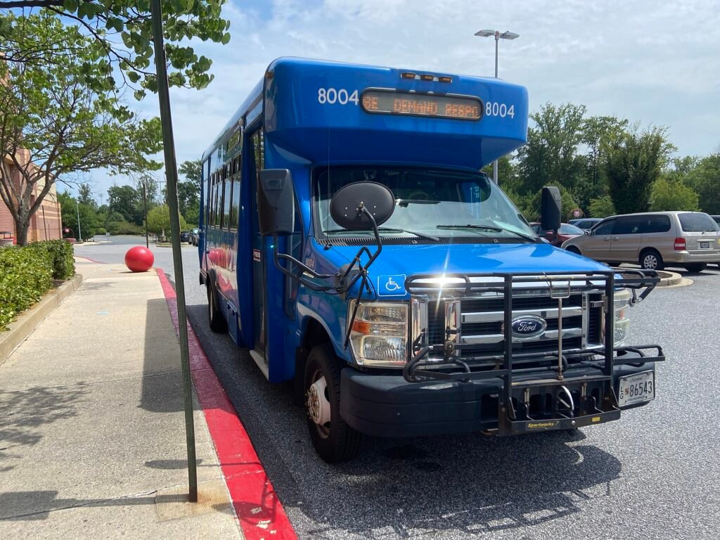 Ford E-450 photo